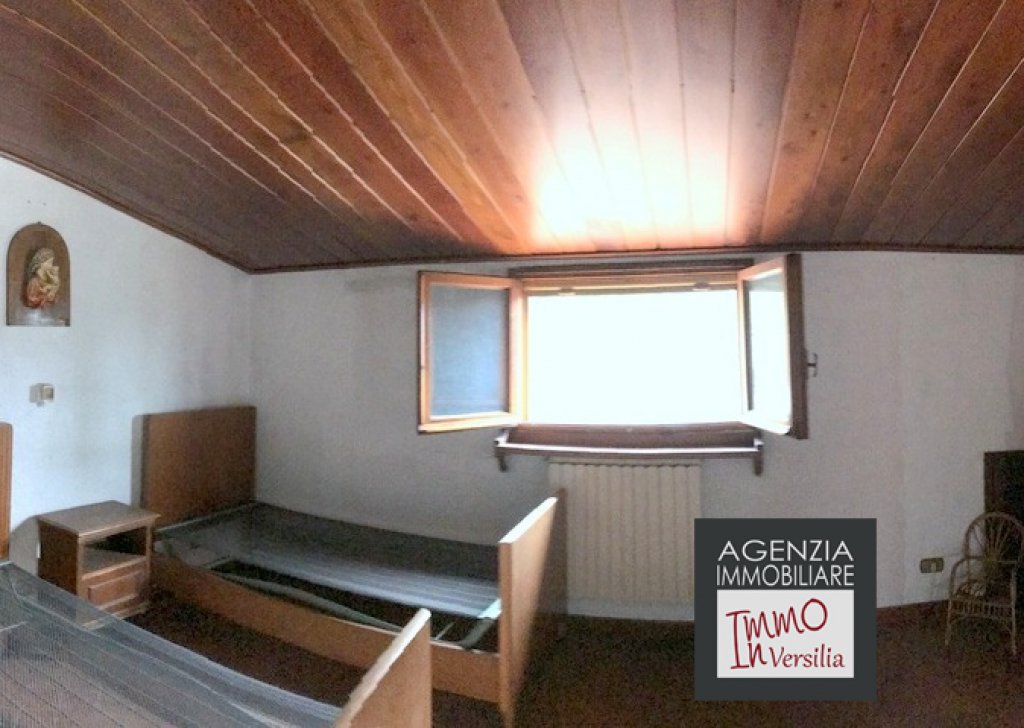 Sale Independent Houses undefined - Valpromaro: Townhouse of 300 sqm + Garage 42 sqm + land Locality 