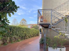 Lido Camaiore: Large independent apartment with parking spaces - garden and resedi - 7