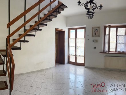 BARGECCHIA: INDEPENDENT TOWNHOUSE WITH 3 BEDROOMS AND 2 BATHROOMS