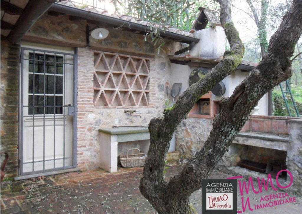 Sale Villas undefined - Beautiful Rustic Stone Steps From Camaiore Center Locality 